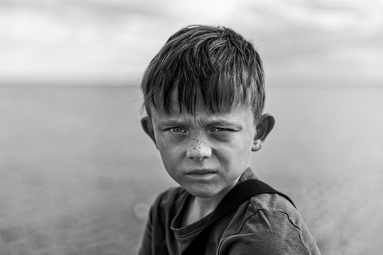 子供がサングラスをかけると目が悪くなるのは本当ですか？