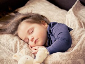 子どもの瞳孔が開いてる原因は何ですか？