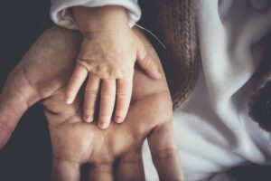 子供のスマホ使用で視力低下を防ぐための方法は？