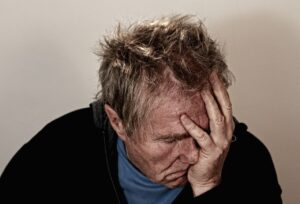 子供の頭痛と目の疲れ、視力の関係はどうなっている？