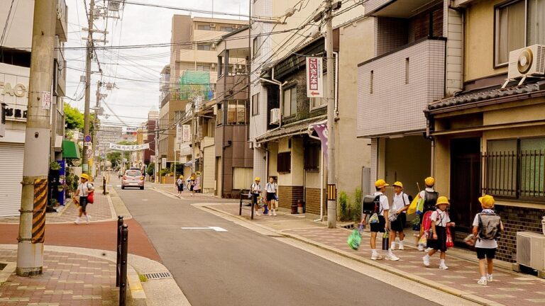 小学生の視力低下を早く止めたいときに知っておくべき対策は？
